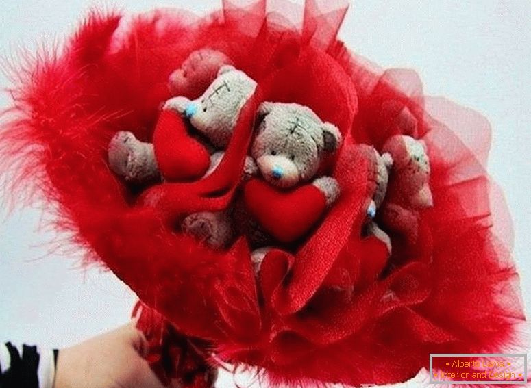 Bears with hearts in a bouquet