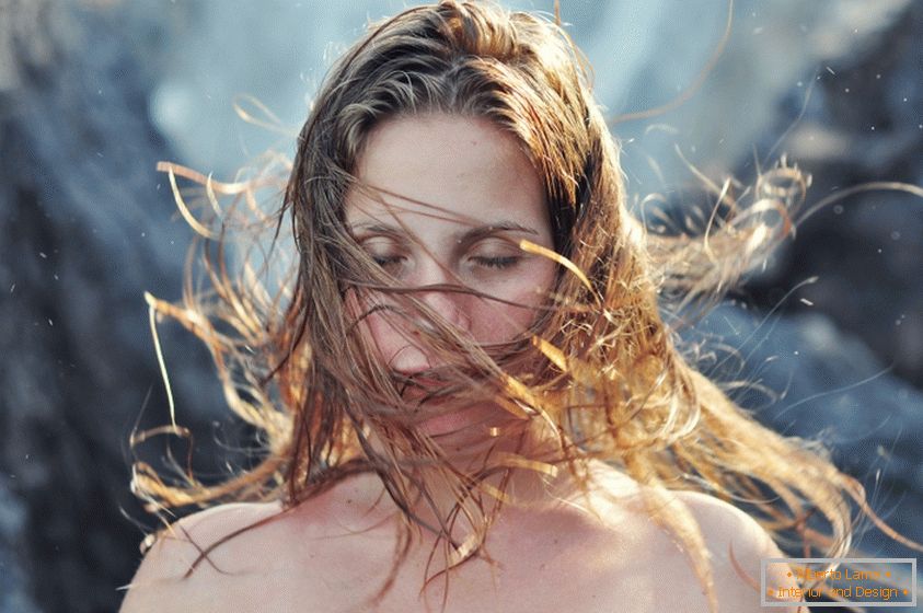 A frozen moment, a girl with wet hair