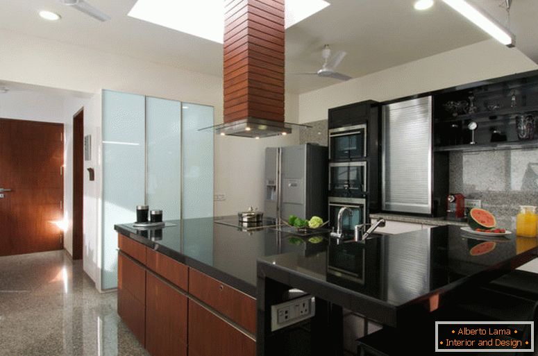 bungalow-baroda-india-modern-dark-kitchen