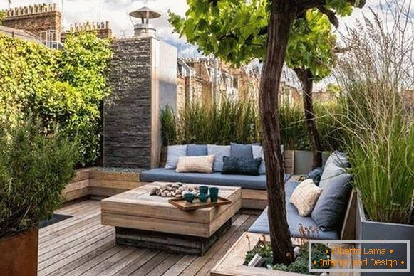 Fencing of a wooden terrace with plants - photo