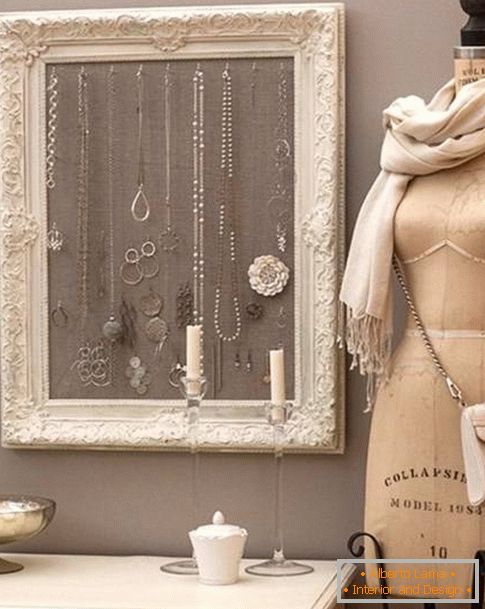 Decor ideas - a hanger for jewelry