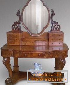 Dressing table in antique style