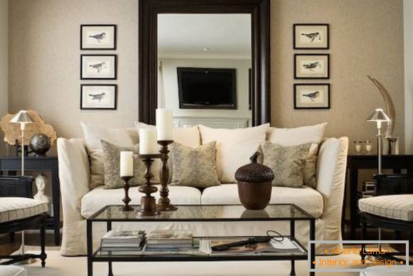 symmetrical-decor-in-living room
