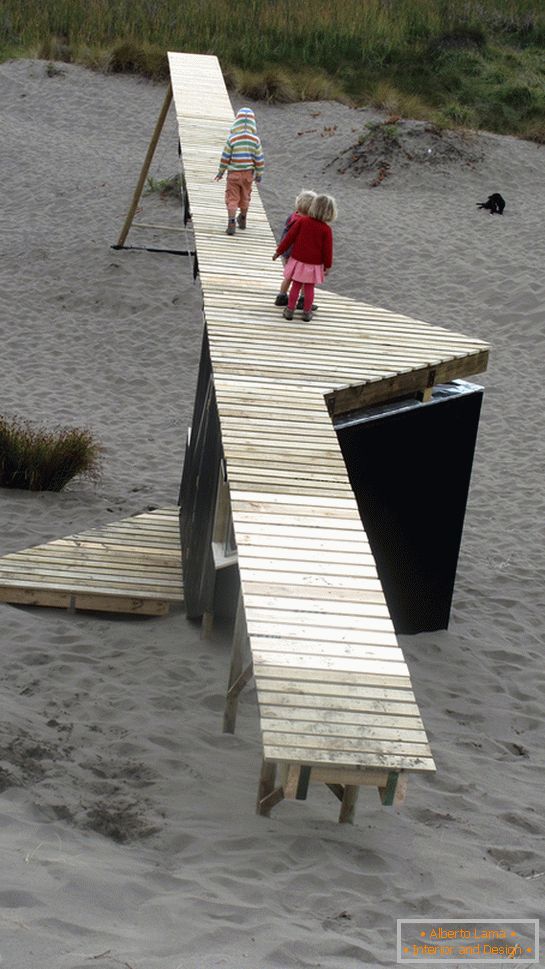 A wonderful house with a roof in the form of a bridge