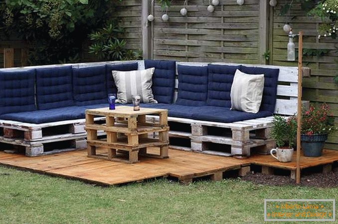 A sofa from pallets with your own hands at home