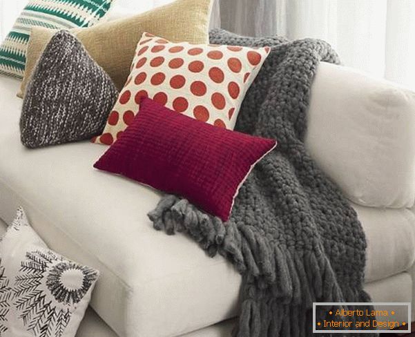 Fashionable knitted cushions as decor