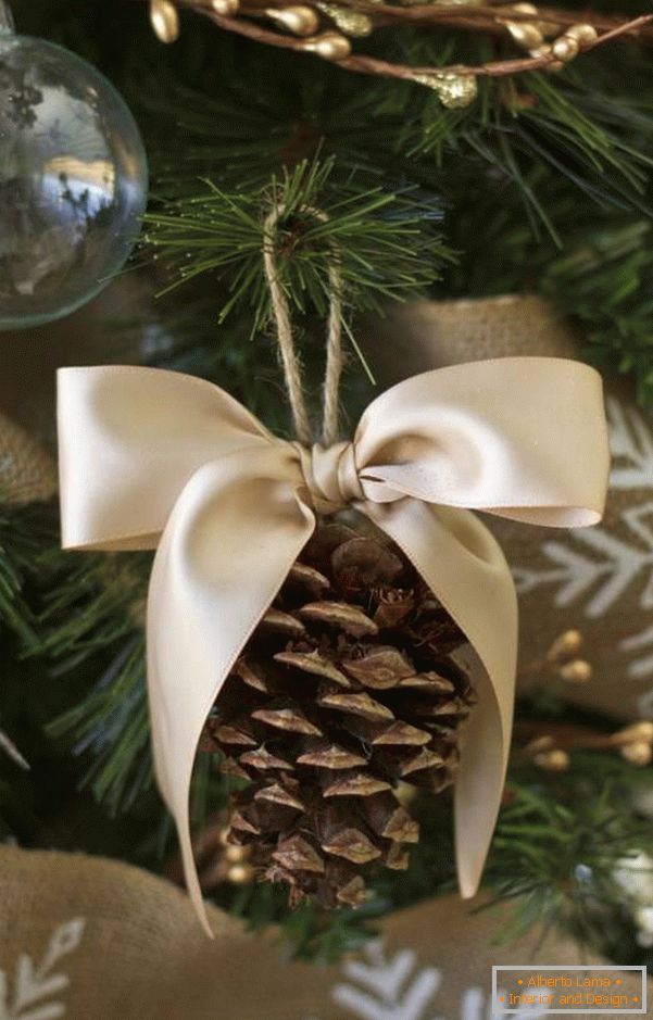 Stylish decor for a Christmas tree