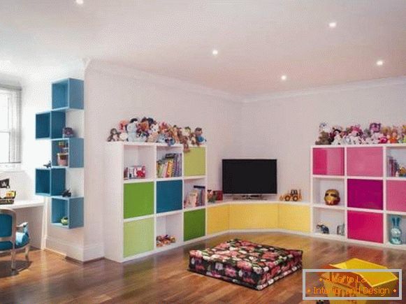 Comfortable shelving for children