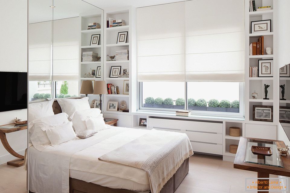 Mirror wall in the bedroom