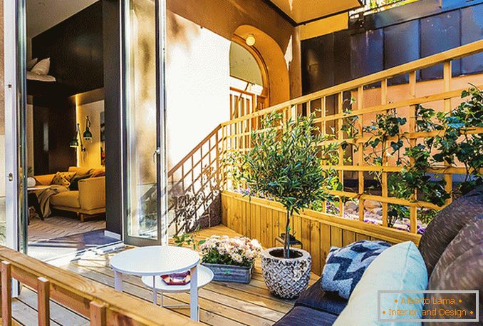 Patio on the balcony of a small studio apartment in Sweden