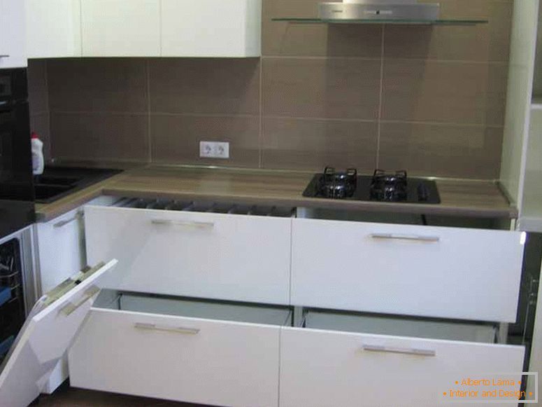 So you can use modular kitchen furniture to design the working area of ​​the room.