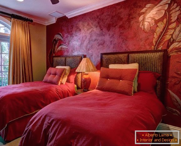 Red Venetian stucco photo in the interior of the bedroom