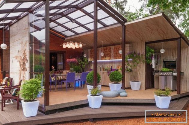 An open polycarbonate porch attached to the house фото 1