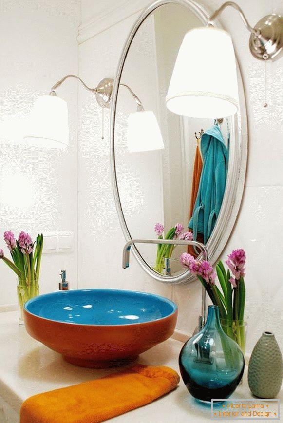 The aroma of hyacinths will fill the bathroom with a pleasant smell