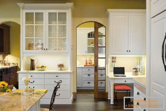 Sliding doors to the kitchen - photo in the interior design