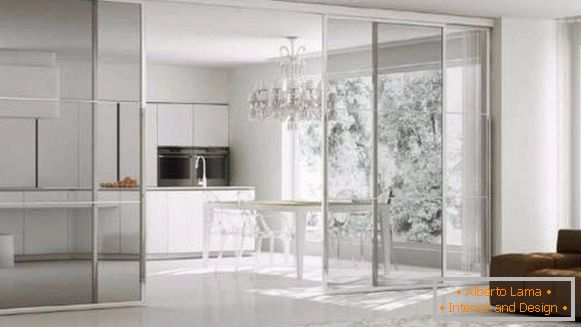 Glass doors of the compartment to the kitchen - photo of the partition in the private house