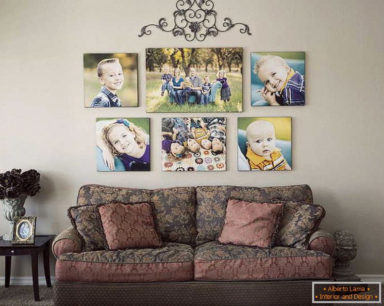 Family photos на стене в интерьере