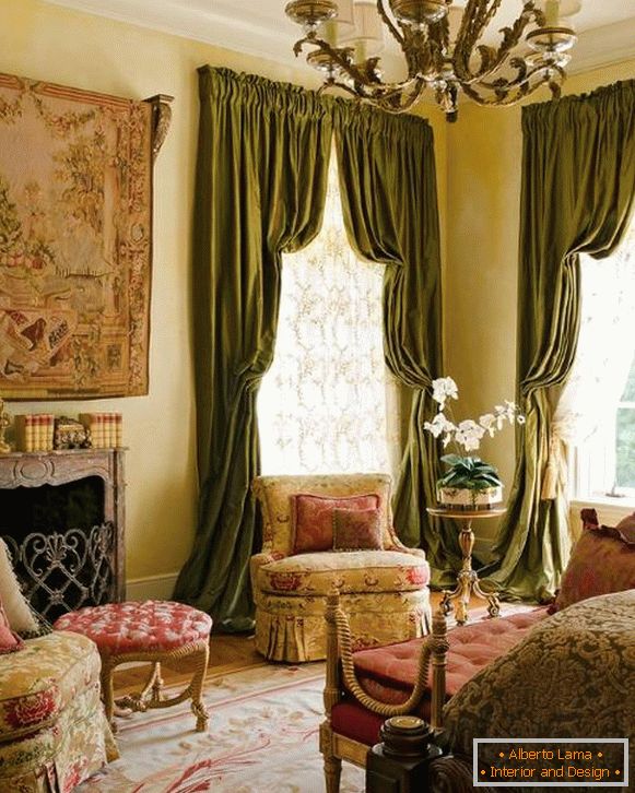 Luxury Italian curtains in the interior