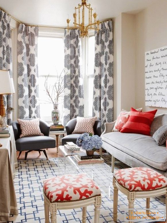 A beautiful pattern on the curtains in the living room