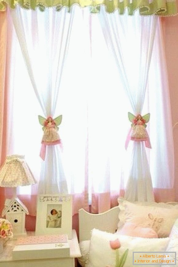 Accessories for curtains in children's angels