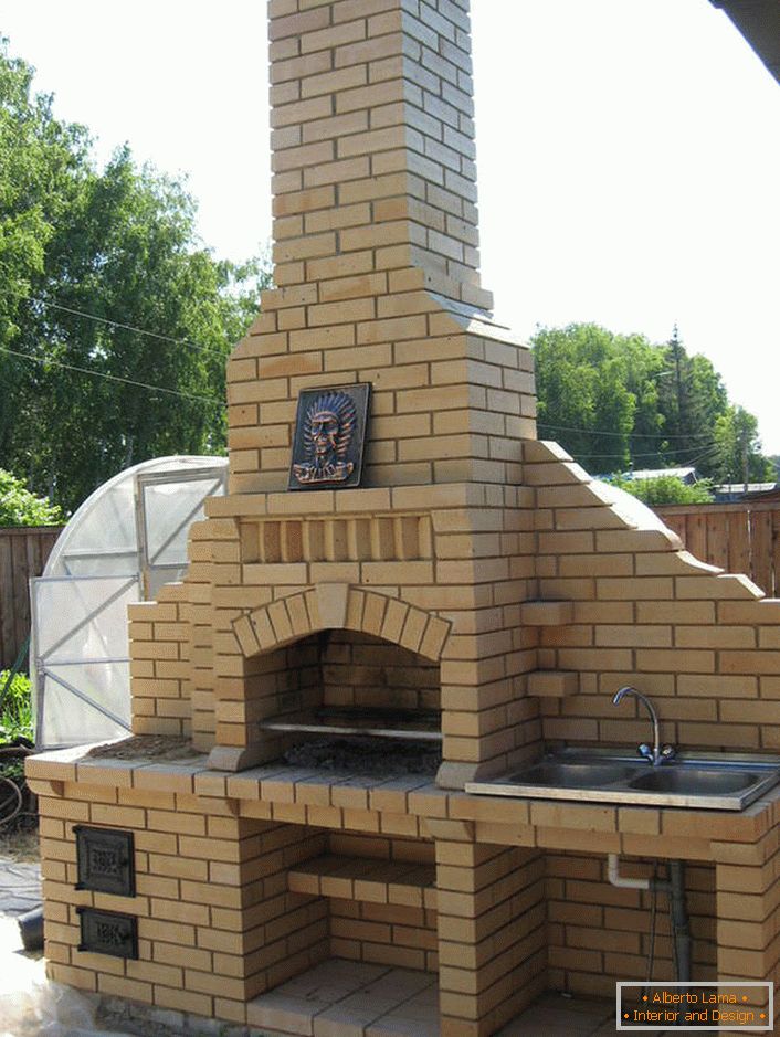 Kinds of street fireplaces and features of their laying (41