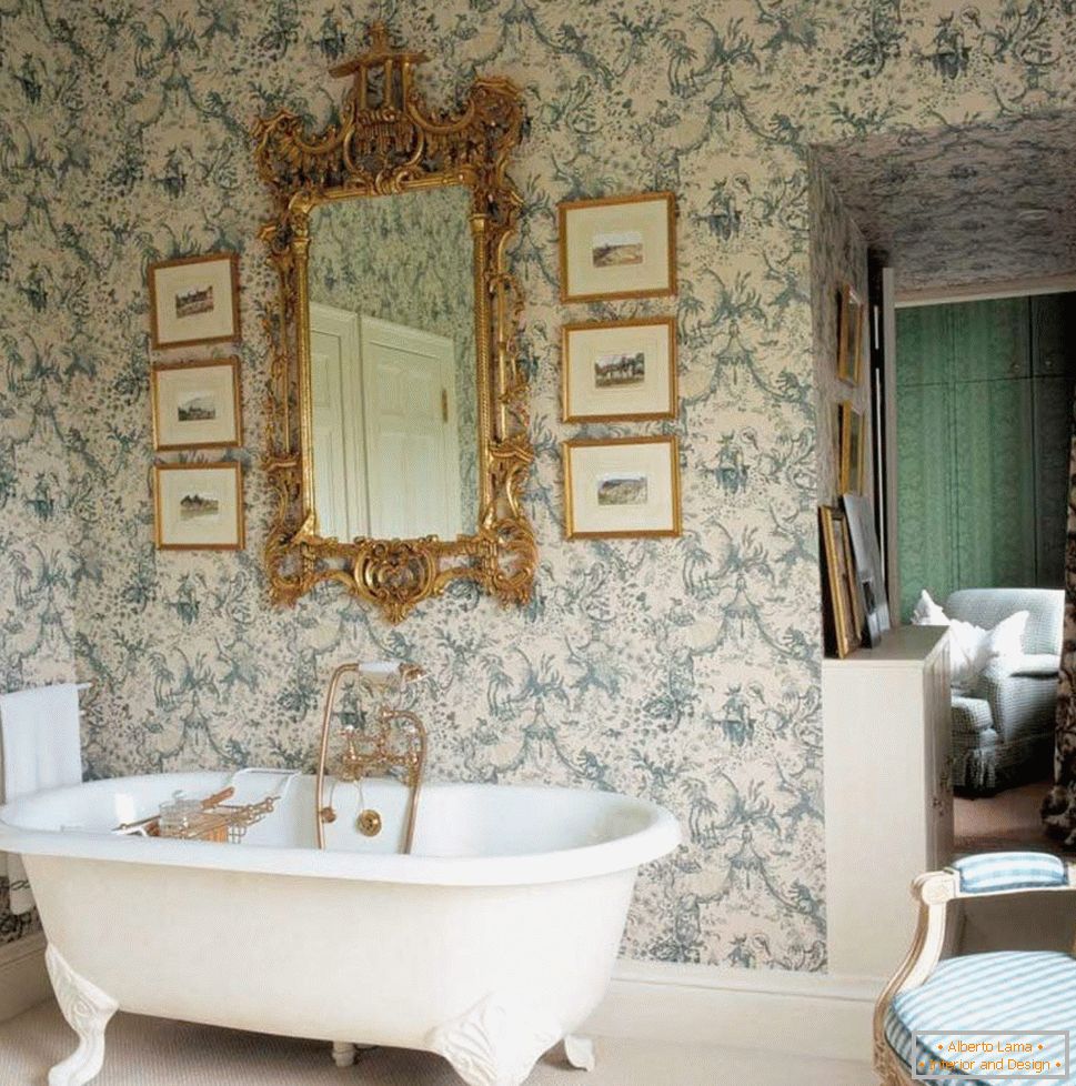 Bathroom in Victorian style