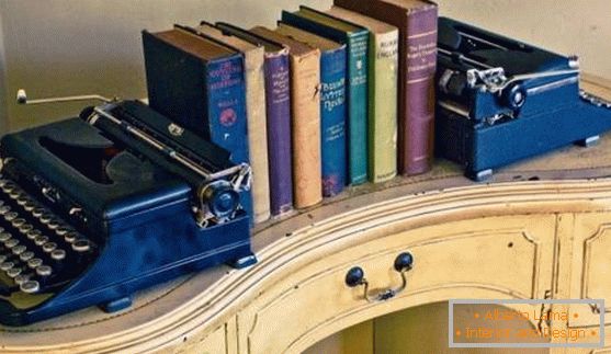 Vintage decor: books and typewriters