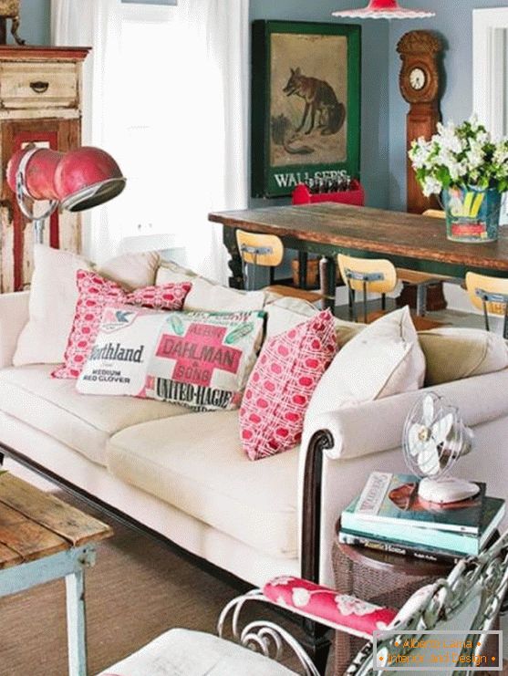 Beautiful living room with vintage elements