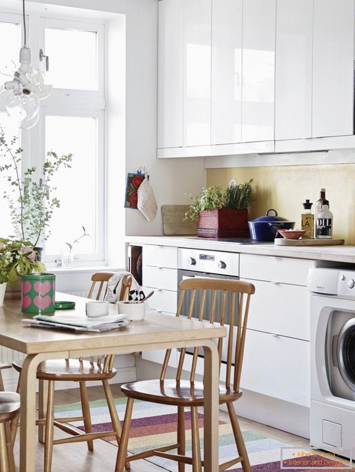 Kitchen in the style of eclecticism in an ordinary apartment in Moscow.