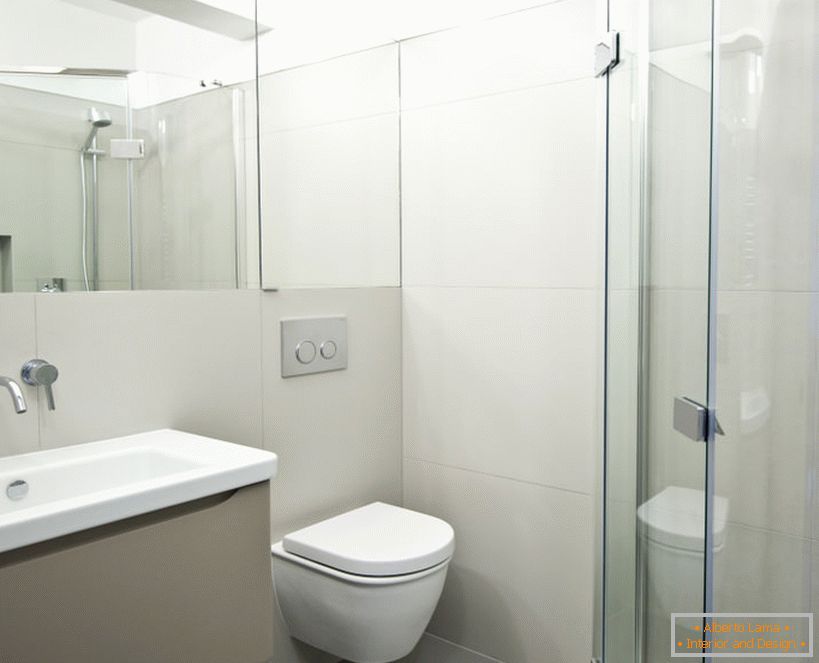 Bathroom in bright colors with a large mirror