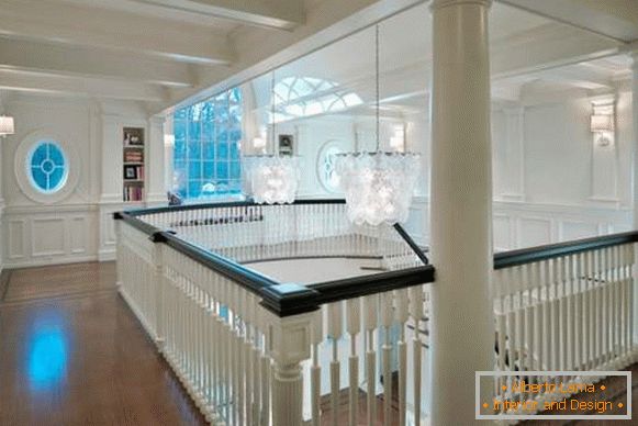 Design of the second floor in a private house - photo of the site with railing