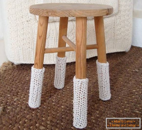 Knitted dressing of stool