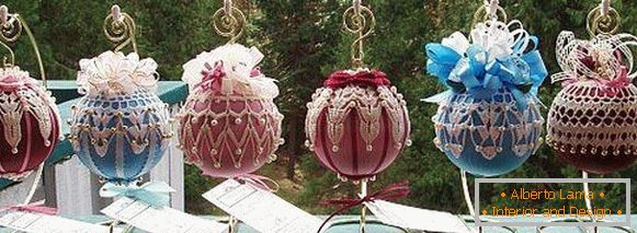 Lace decoration for Christmas decorations