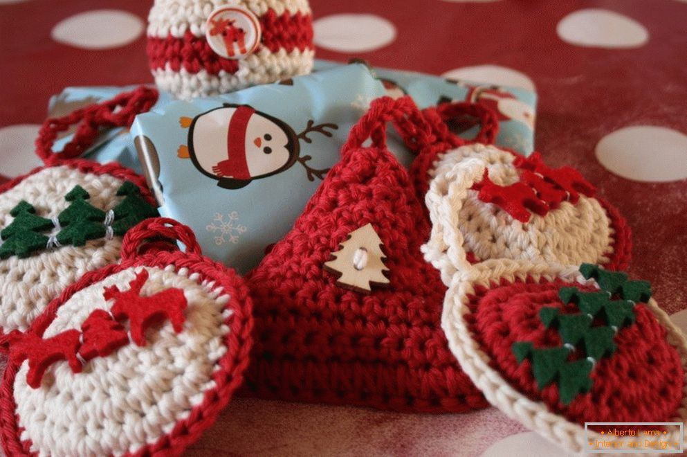 Knitted Christmas decor