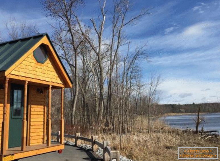 Unusual small house by the lake