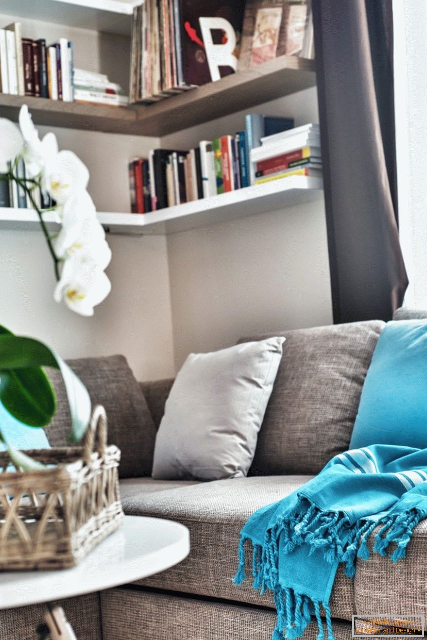 Gray sofa with turquoise pillows
