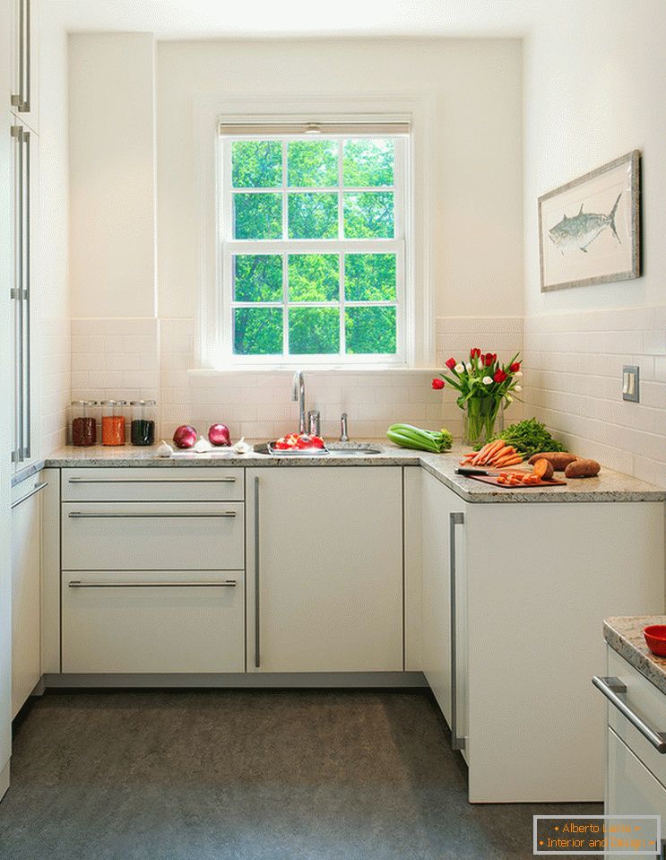 Compact kitchen in white color