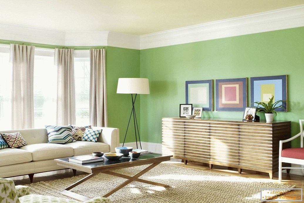 Green wallpaper in the interior