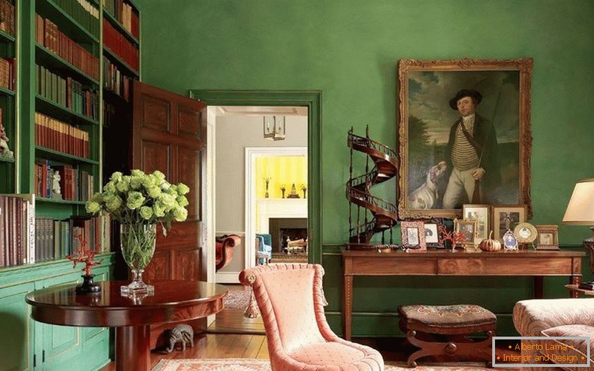 Room decorationы с зелеными обоями в классическом стиле