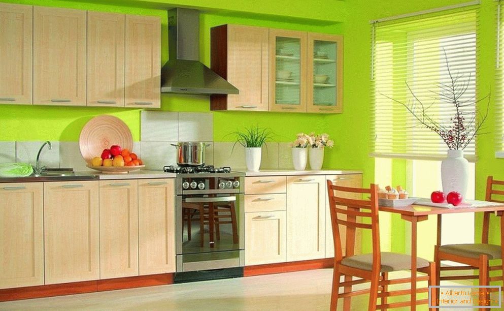 Kitchen с зелеными обоями