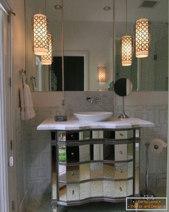 Mirror stand under the washbasin