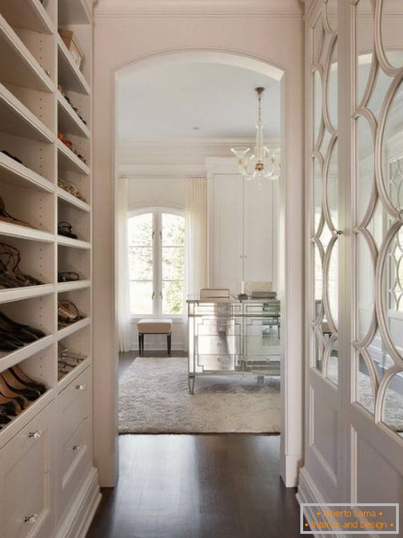 Dressing room with mirror furniture