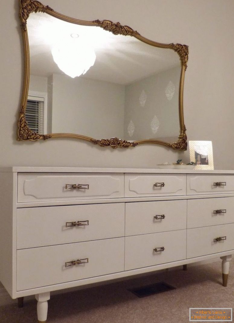 Mirror in the bedroom - photo examples of accommodation in