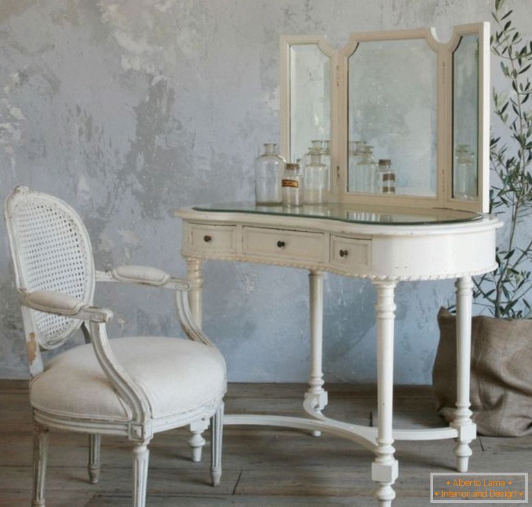 Mirror in the bedroom - photo examples of accommodation in