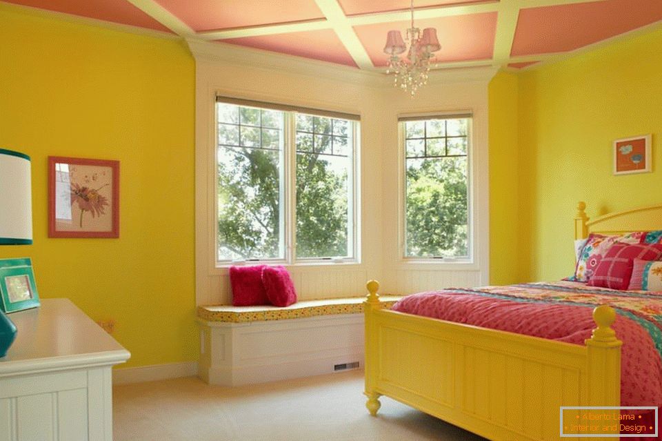 Yellow walls and pink ceiling