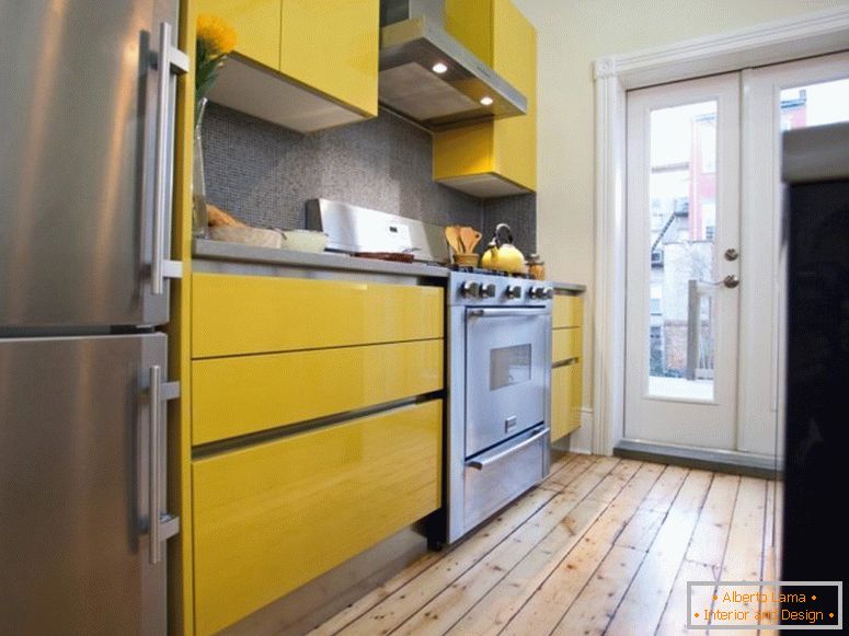 Application of yellow color in the interior of the kitchen