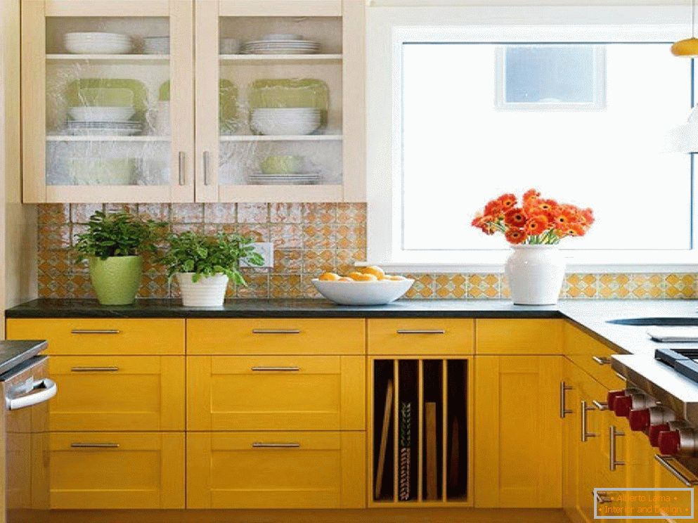 Kitchen furniture with yellow facades